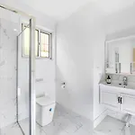 Malls At Doorstep 2-bed Unit In Heart Of Cannon Hill Holiday home *