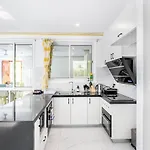 Malls At Doorstep 2-bed Unit In Heart Of Cannon Hill Holiday home Brisbane