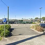 Malls At Doorstep 2-Bed Unit In Heart Of Cannon Hill