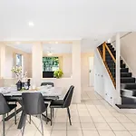 Spacious 3 Bed Retreat 1min To Mall Sunnybank Hill Holiday home *