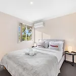 Holiday home Spacious 3 Bed Retreat 1min To Mall Sunnybank Hill *