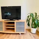 Modern 2 Bedrooms House Close To Qeii Hospital & Grifith Uni *