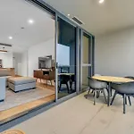 Resort Living 2Br With Pool Spa Gym & Parking