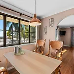 Spacious Upstair Home Comforts 13Km From Cbd&Airport