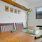 Cosy 2-Bed In Leafy Street With Outdoor Dining