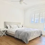 Luxury 3 Bedroom House Near Emp