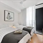 Sophisticated Elegance 2Bed 2Bath 2Car Balcony