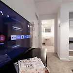 Apartment Modern Meets The Gabba *