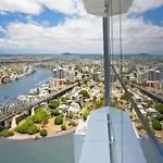 Meriton Soleil Above The Clouds - Central Lv 56 Sky Home With Story Bridge Views & Free Onsite Carpark