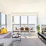 Meriton Soleil Above The Clouds - Central Lv 56 Sky Home With Story Bridge Views & Free Onsite Carpark