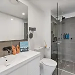 Breathtaking Fortitude Valley Apartment *