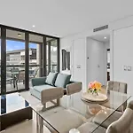 Elegant Urban Hideaway - Private Luxury Residential Apartment, Walk To South Bank & Free Carpark Brisbane