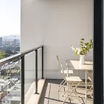 Perfect Location Apt W Roof Top Pool Gym