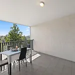 Bright 2B2B Apartment Near The City Free Parking