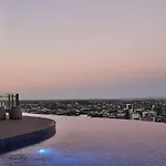 Rooftop Pool Stunning Queen Street Apartment *