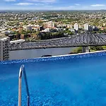 Apartment Rooftop Pool Stunning Queen Street *
