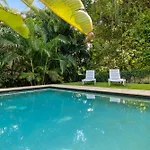 Large Family Pool Home In Taringa 6Km To Cbd Pets