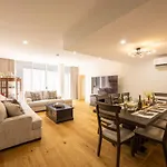 Luxury 4br Cozy Pool, Gym, Sauna, Wparking At Cbd