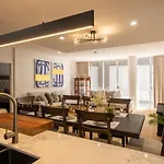 Luxury 4br Cozy Pool, Gym, Sauna, Wparking At Cbd