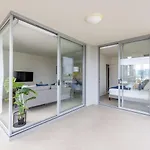 Modern 3br Riverside W Parking Near Shops And Park