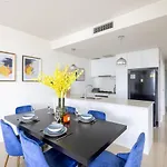 Apartment Modern 3br Riverside W Parking Near Shops And Park *