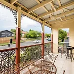 Contemporary 2Br Escape Upper Level Sanctuary