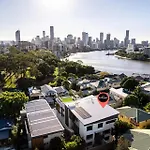 Creative East Brisbane Escape Balcony & Parking