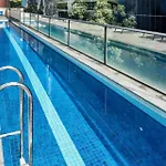 Skyview Pool, Gym & Views Apartment