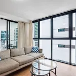 Skyview Pool, Gym & Views Apartment *