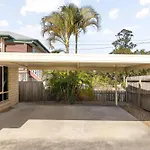 Parking! Netflix! Air-Con! Convenient! Superhost! 6As