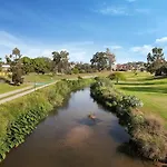 Huge Family Townhouse 3 Bathrooms 5Km To City