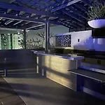 Spacious 2 Bed 2 Bathroom Unit In Heart Toowong