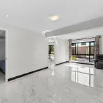 Luxury Living 2b2b In Southern Parking * Brisbane