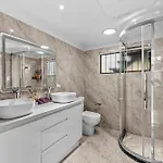 Luxury Living 2b2b In Southern Parking Holiday home Brisbane