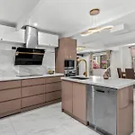 Luxury Living 2b2b In Southern Parking Holiday home