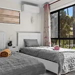 Holiday home Luxury Living 2b2b In Southern Parking