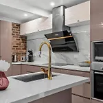 Holiday home Luxury Living 2b2b In Southern Parking Brisbane