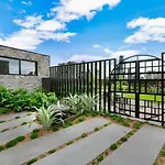 The Halo - New Central Lux South Brisbane 2Br With Parking & Pool