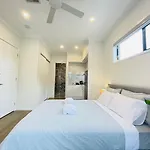 Independent With Onsuite And Small Kitchen