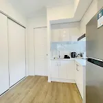 Independent With Onsuite And Small Kitchen 3*