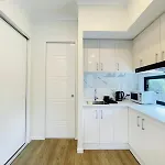 Independent With Onsuite And Small Kitchen