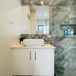 Independent With Onsuite And Small Kitchen Guest house