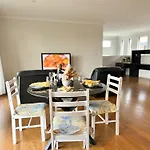 Peaceful Share Suite In Coopers Plains