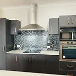 Serene Share Suite In Coopers Plains