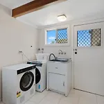 Holiday home Charming 4br House With Parking Near Sunnybank *