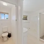 Charming 4br House With Parking Near Sunnybank Holiday home *