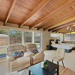 Holiday home Charming 4br House With Parking Near Sunnybank
