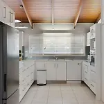 Charming 4br House With Parking Near Sunnybank Holiday home *