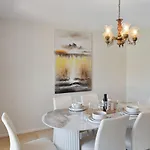 Charming 4br House With Parking Near Sunnybank Holiday home