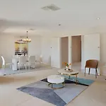 Holiday home Charming 4br House With Parking Near Sunnybank